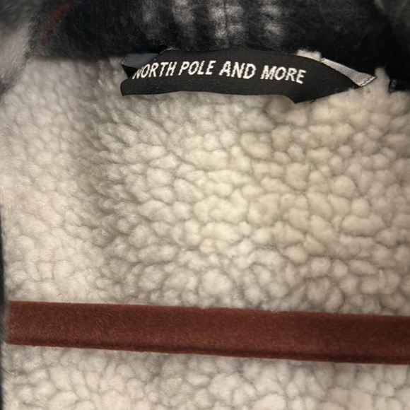 Men’s Fleece Jacket Size Medium. Black and Gray Flannel color NWOT - Picture 2 of 4